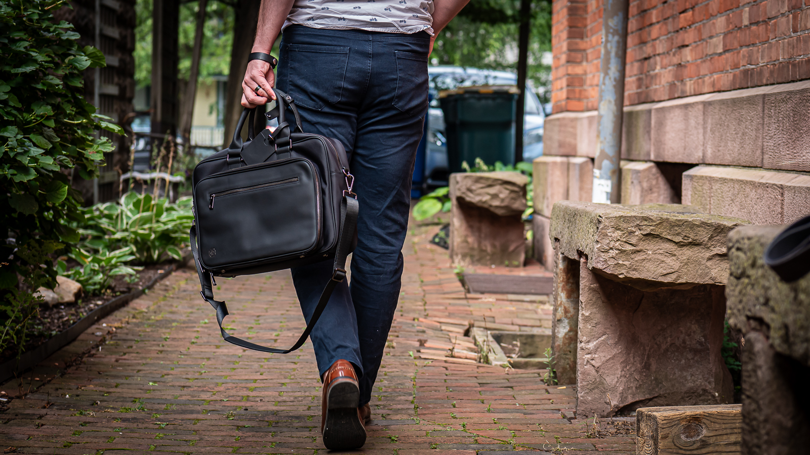 Modern Styling with Oak &amp; Rove&#8217;s Alto Briefcase